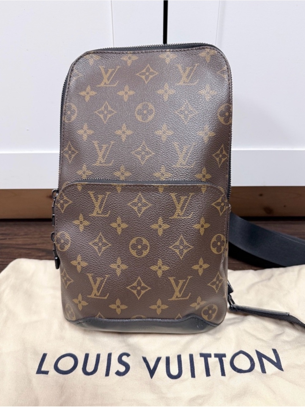 Authentic Louis Vuitton Avenue Sling Bag